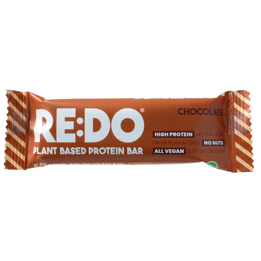 REDO Bar 60 g vegaaninen proteiinipatukka ruskeassa pakkauksessa valkoisilla yksityiskohdilla, makuna Chocolate Chock.