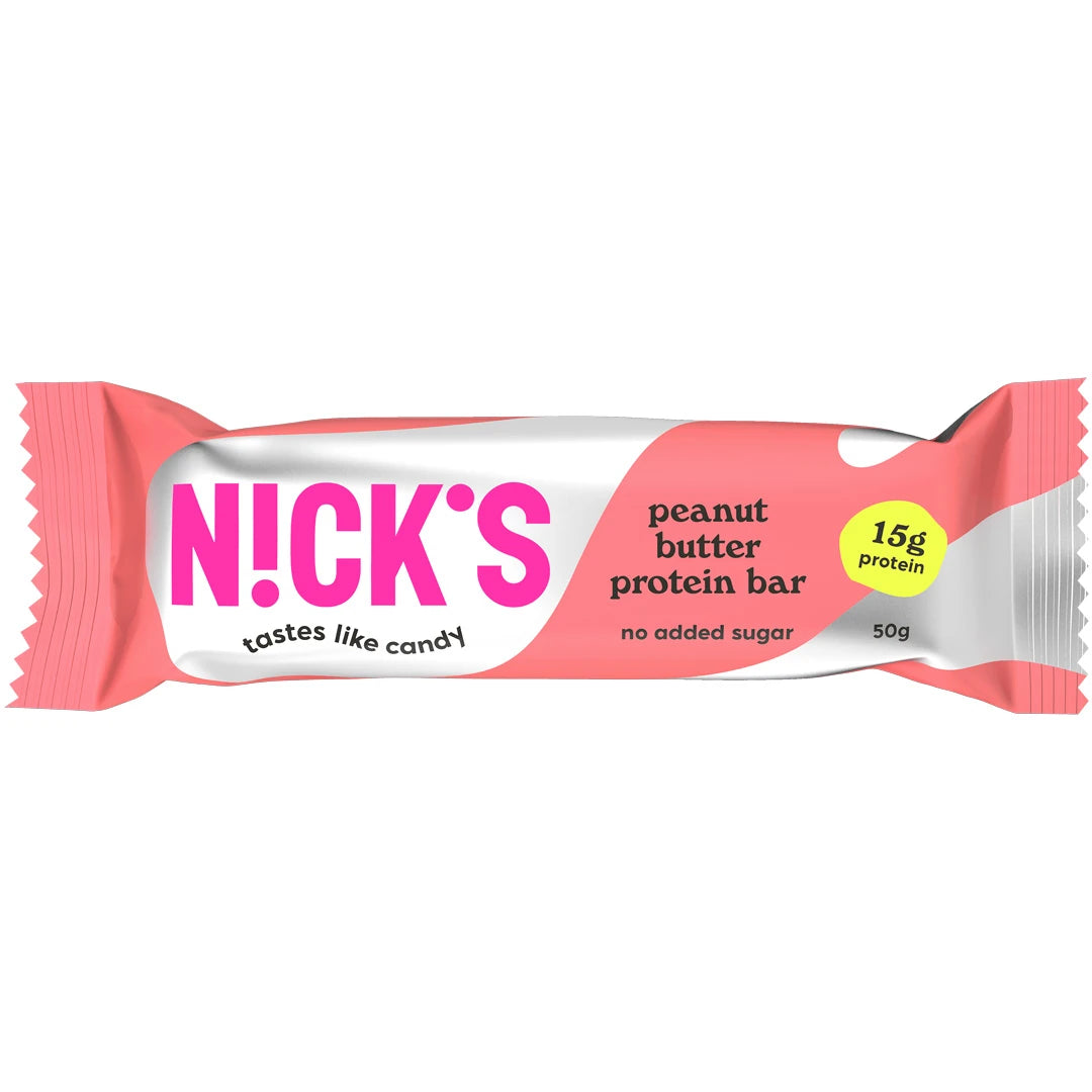NICKS Soft bar 50 g -proteiinipatukka valkoisessa ja vaaleanpunaisessa pakkauksessa, makuna Peanut Butter.