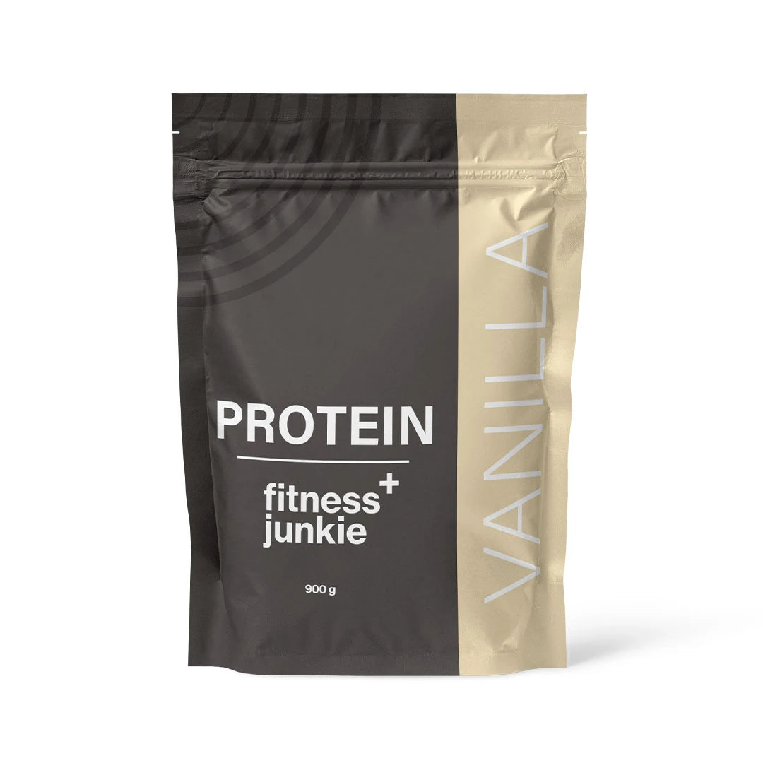 fitnessjunkie Protein 900 g -proteiinijauhe tummanharmaassa ja beigessä pussissa, makuna vanilja.