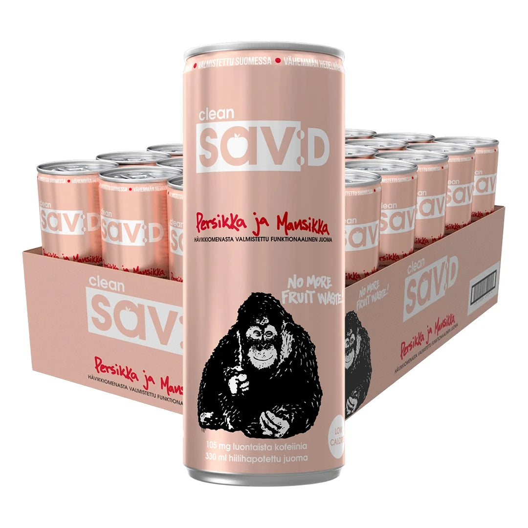 24 x Clean sav:D 330 ml Mansikka Persikka persikanvärisessä laatikossa tölkeillä, joissa on punavalkoisia yksityiskohtia.