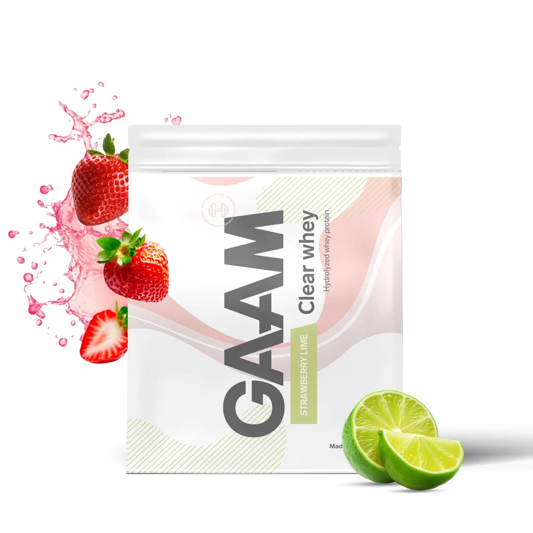 GAAM Clear Whey 400 g -proteiinijauhe valkoisessa pussissa, makuna Strawberry Lime, koristeltu mansikoilla ja limellä.