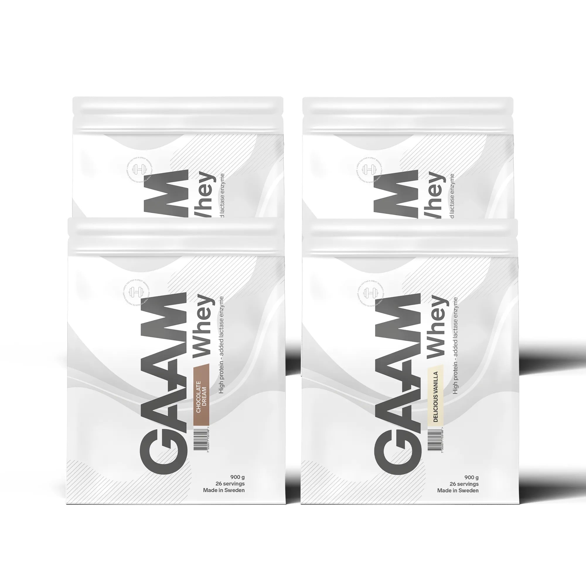 4 x GAAM Whey 900 g -proteiinijauhe neljässä valkoisessa pussissa, makuina Chocolate Dream ja Delicious Vanilla.