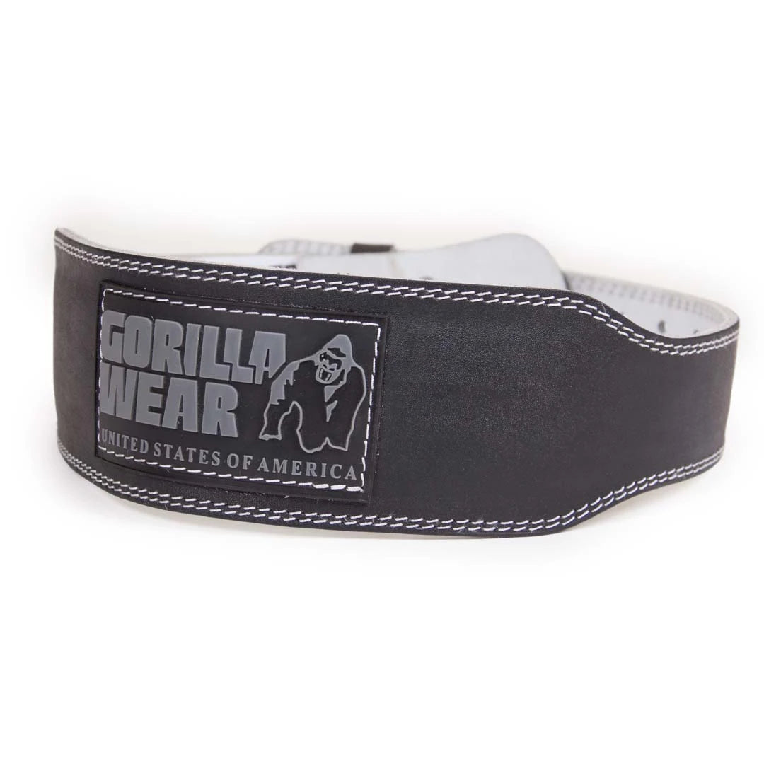 Musta nahkainen treenivyö, Gorilla Wear 4 Inch Padded Leather Belt Black, jossa on valkoiset tikkaukset ja selkeä logo.