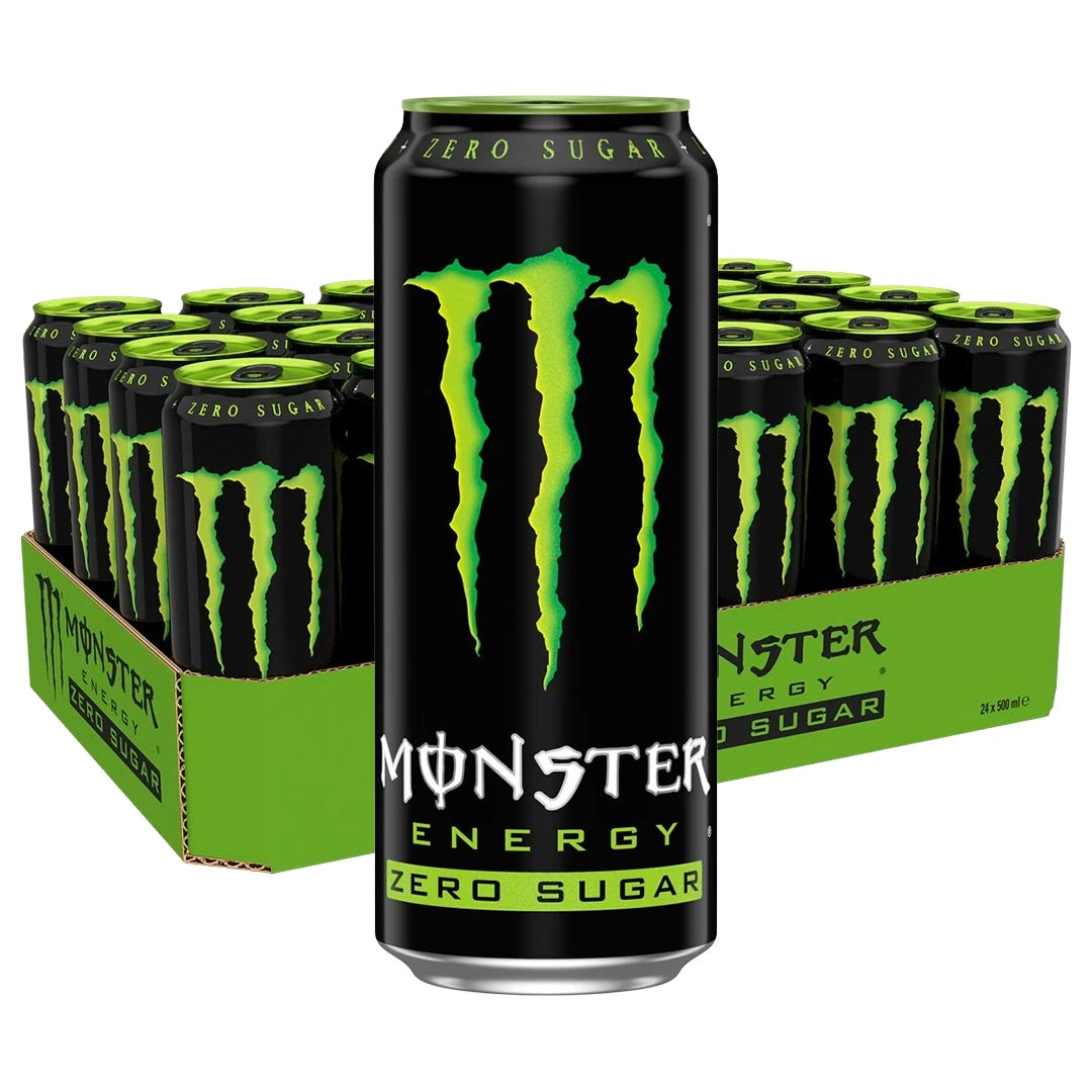 24 x Monster Energy 500 ml Green Zero Sugar -energiajuoma vihreässä lavassa, joka on täynnä mustia tölkkejä vihreällä logolla.