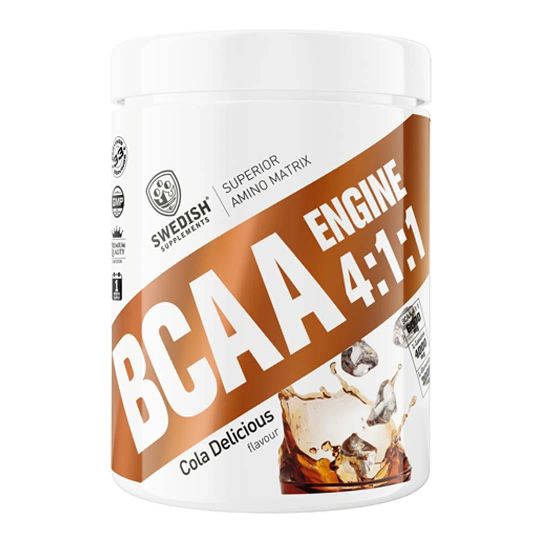Valkoinen, ruskeasävyinen purkki Swedish Supplements BCAA ENGINE 4:1:1 400 g -aminohappojauhetta, makuna Cola Delicious.
