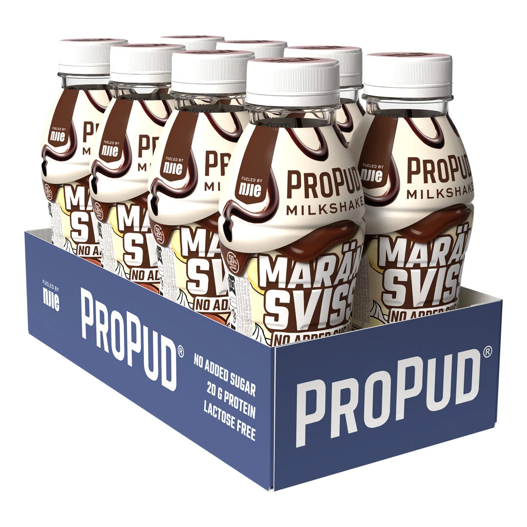 8 x NJIE ProPud Protein Milkshake 330 ml Marängsviss sinisessä laatikossa olevia valkoisia pulloja suklaakastikkeella.