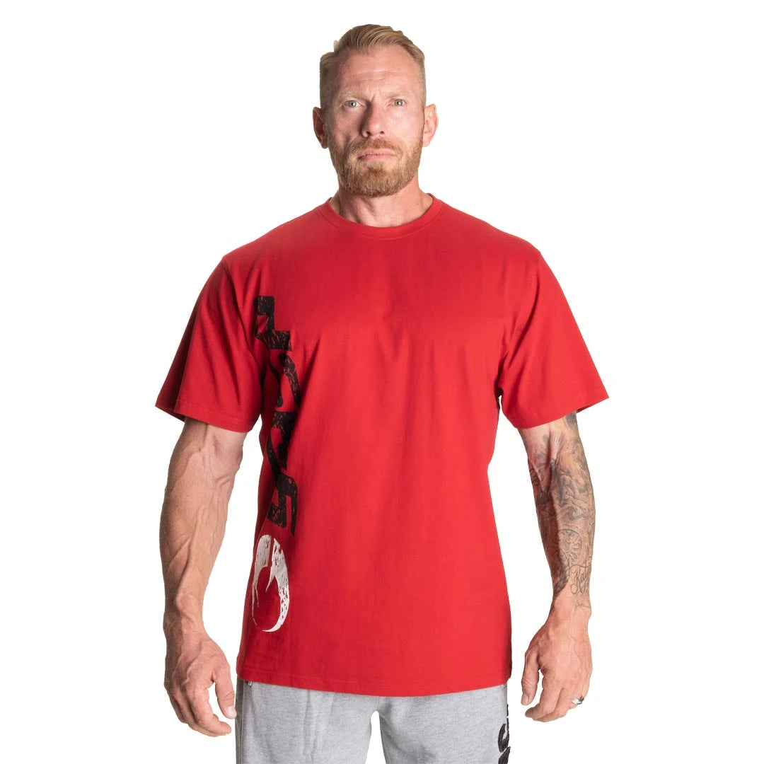 GASP Original Tee Chili Red, punainen puuvillainen oversize t-paita isolla painatuksella miesmallin päällä., kuva 7/8