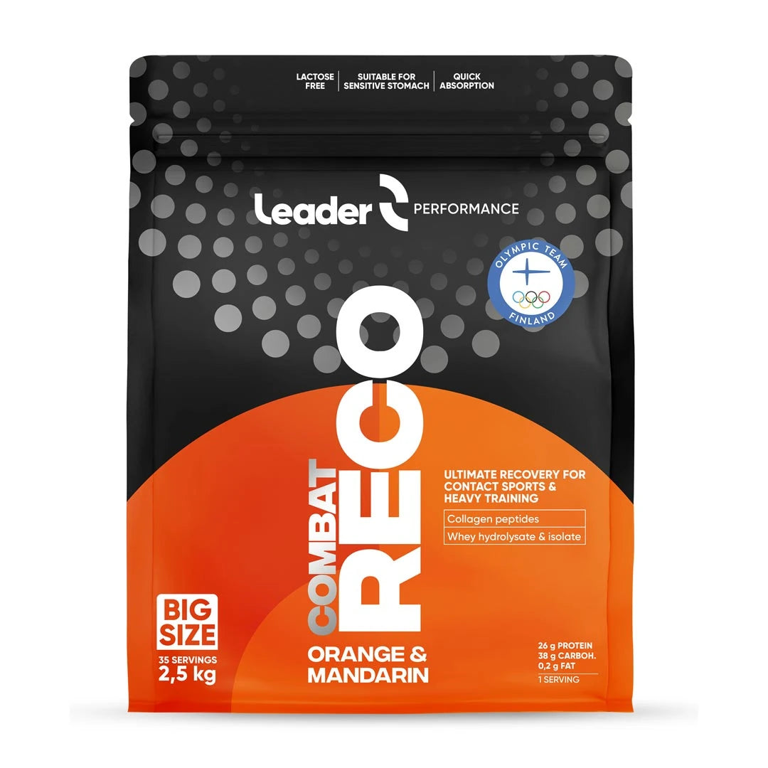 Musta ja oranssi pussi Leader Performance Combat Reco 2.5 kg -palautumisjuomajauhetta, makuna Orange & Mandarin.