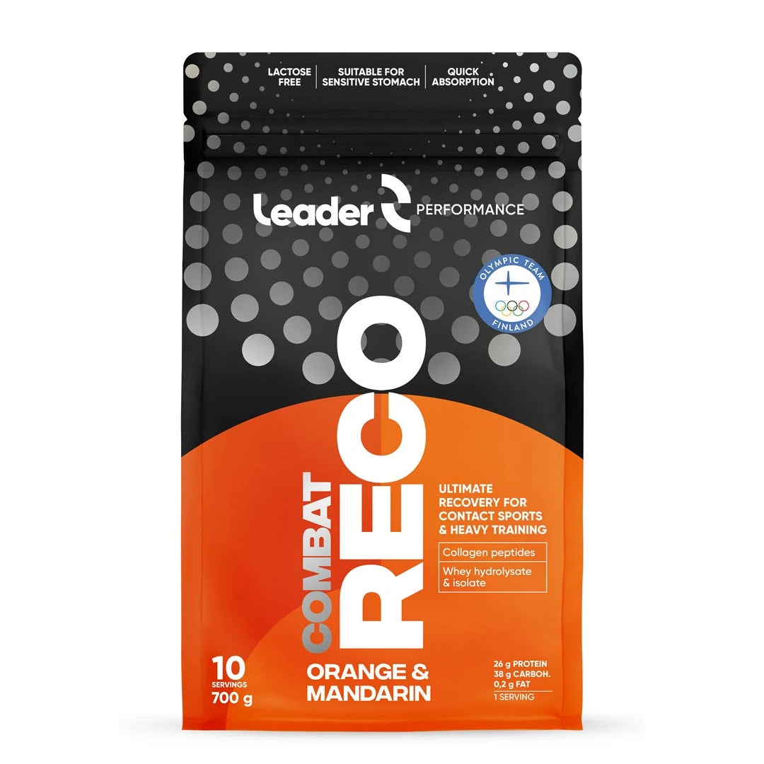 Leader Performance Combat Reco 700 g -jauhe makuna Orange & Mandarin, mustassa pussissa oransseilla yksityiskohdilla.