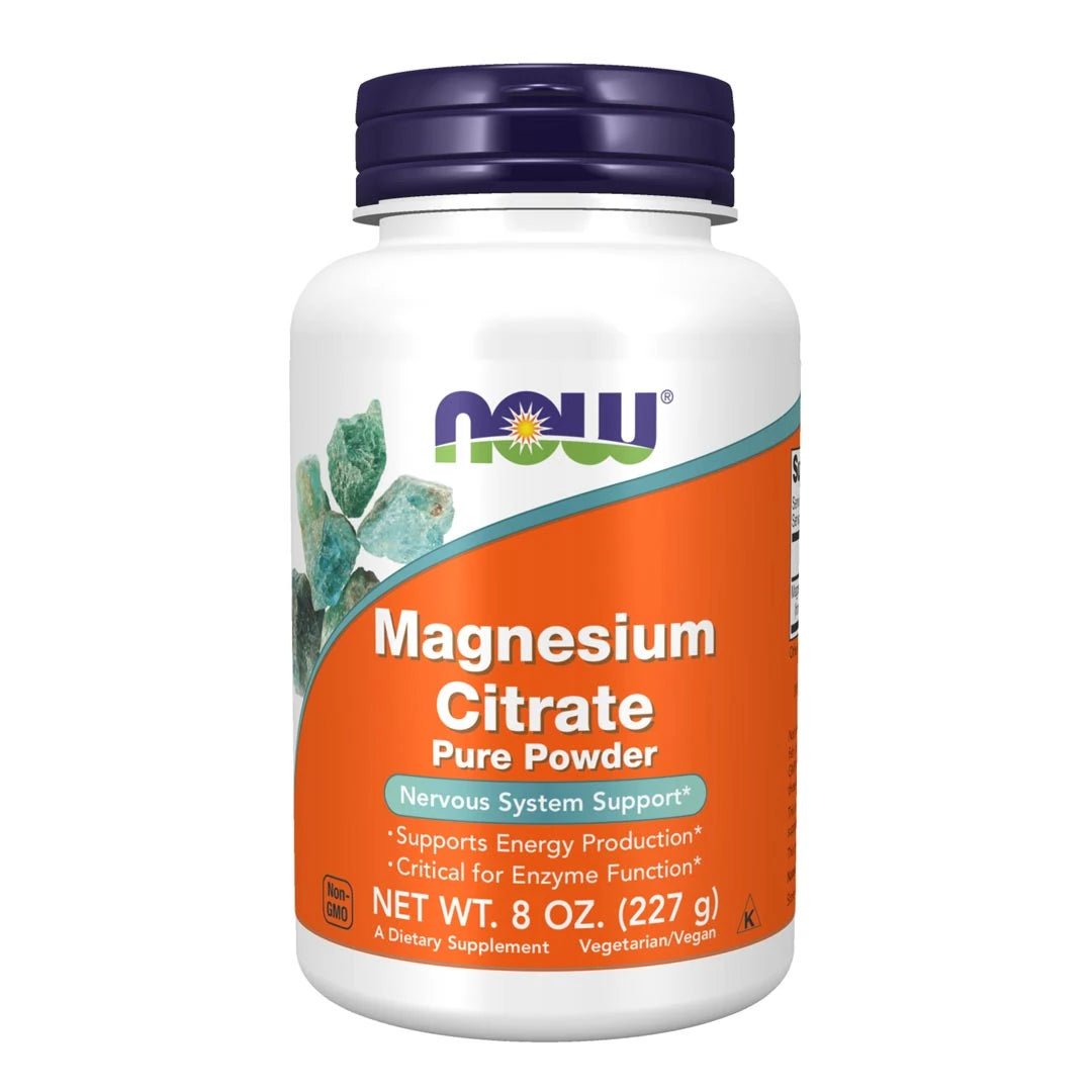NOW Magnesium Citrate Powder 227 g valkoisessa purkissa, jossa on oranssi etiketti ja violetti kansi.