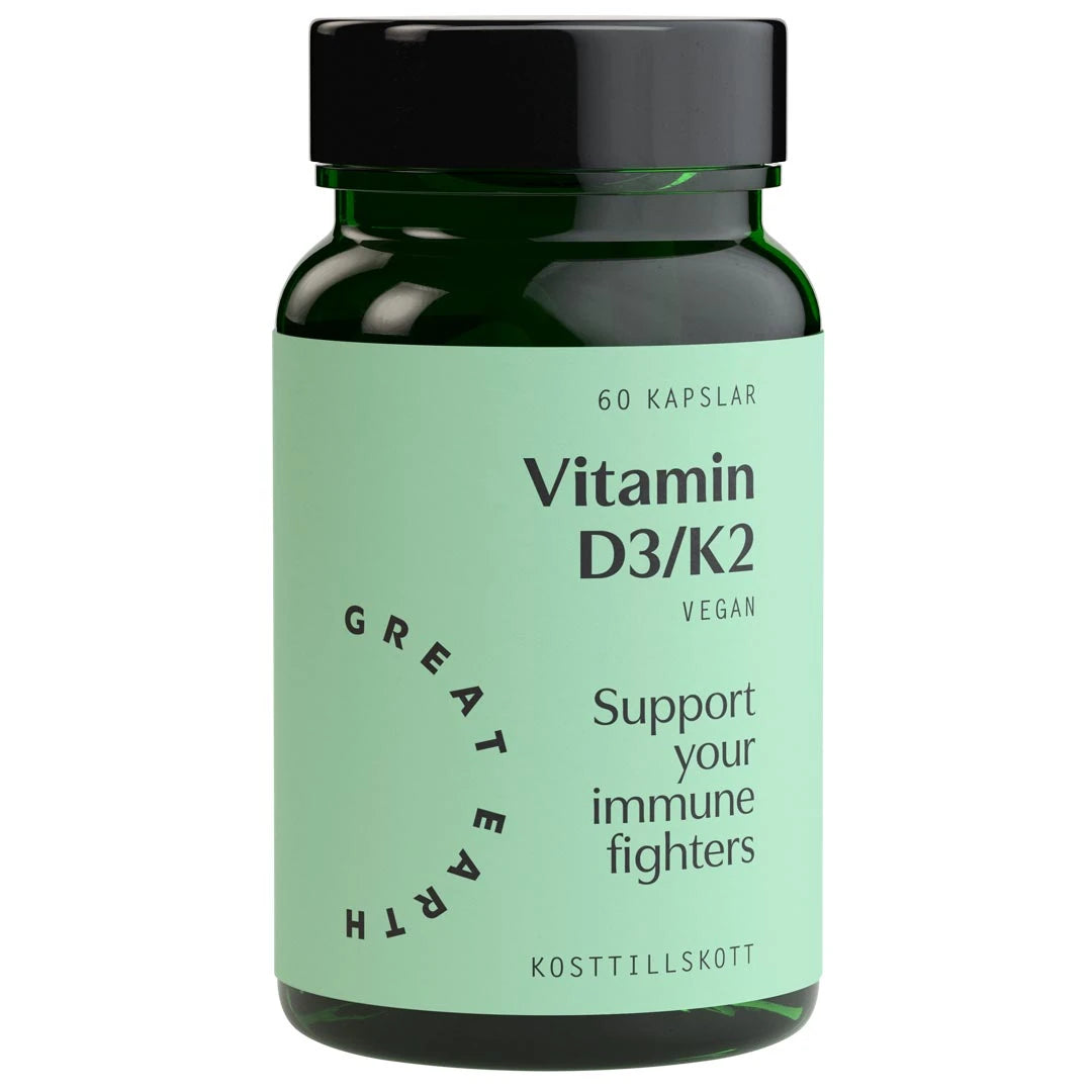 Great Earth Vitamin D3/K2 60 caps tummanvihreässä purkissa, jossa on vaaleanvihreä etiketti ja musta kansi.