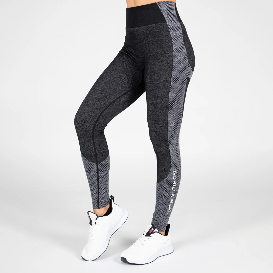 Gorilla Wear Selah Seamless Leggings Black - mustat saumattomat treenitrikoot korkealla vyötäröllä ja harmailla kuvioilla.