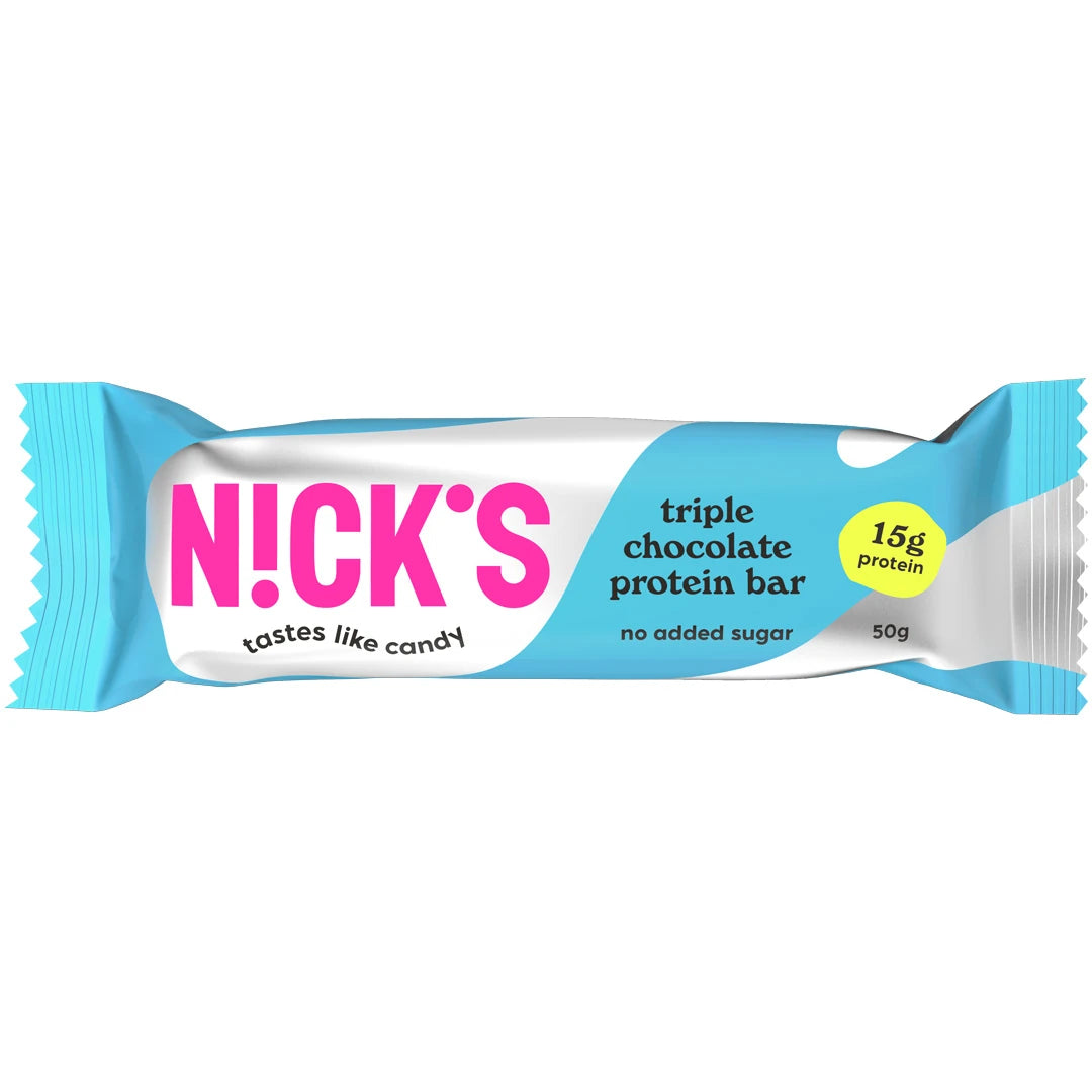 NICKS Soft bar 50 g -proteiinipatukka valkoisessa ja vaaleansinisessä pakkauksessa, makuna Triple Chocolate.