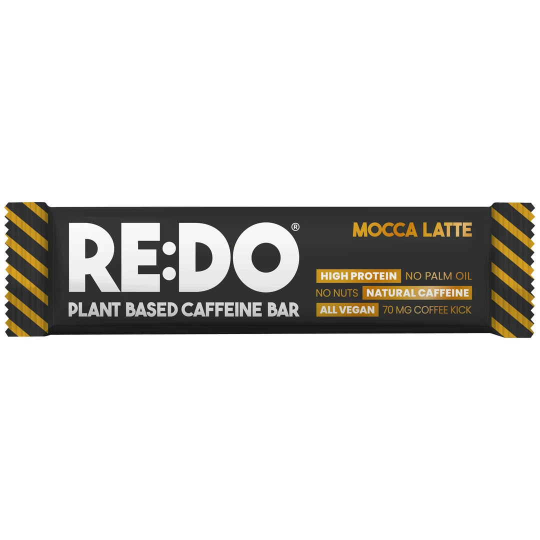 Vegaaninen REDO Koffein Bar 60 g -proteiinipatukka, makuna Mocca Latte, mustassa pakkauksessa keltaisilla yksityiskohdilla.
