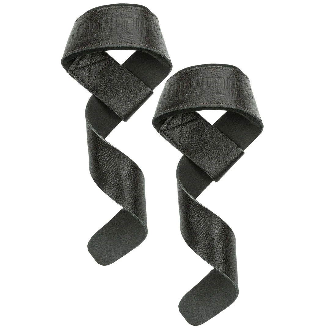 Tummanruskeat, pehmustetut C.P. Sports Padded Leather Lifting Straps Brown -nahkavetoremmit kohokuvioidulla logolla.