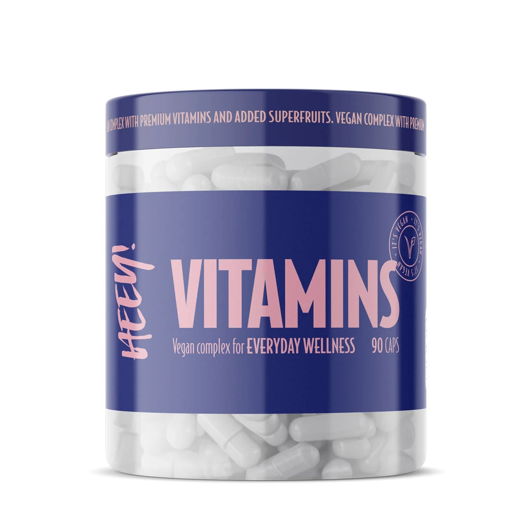 Heey! Multivitamin + Superfruits 90 caps läpinäkyvässä purkissa, jossa on sininen etiketti ja valkoisia kapseleita.