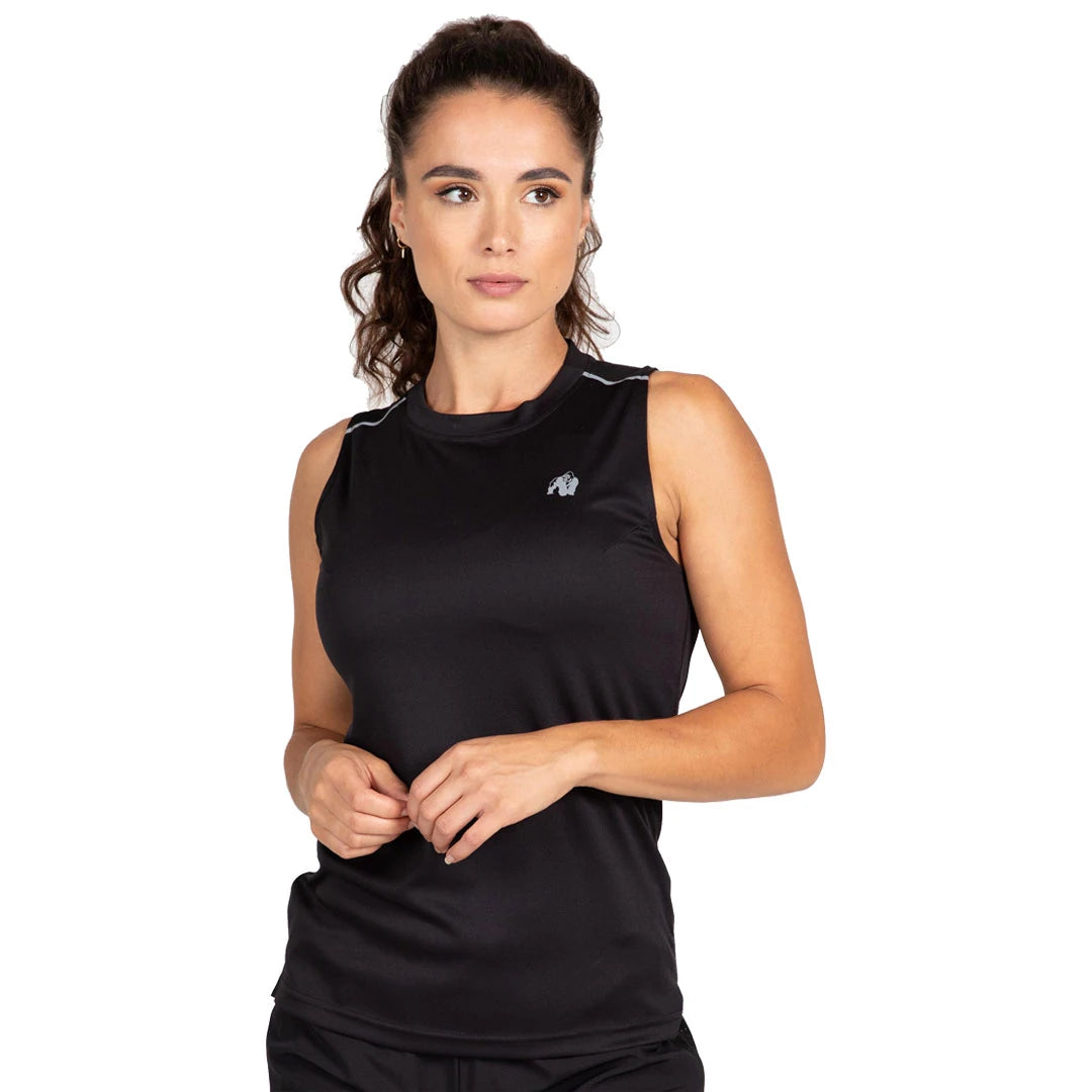 Gorilla Wear Mokena Tank Top Black, musta naisten treenitoppi heijastavilla yksityiskohdilla naisen yllä., kuva 5/6