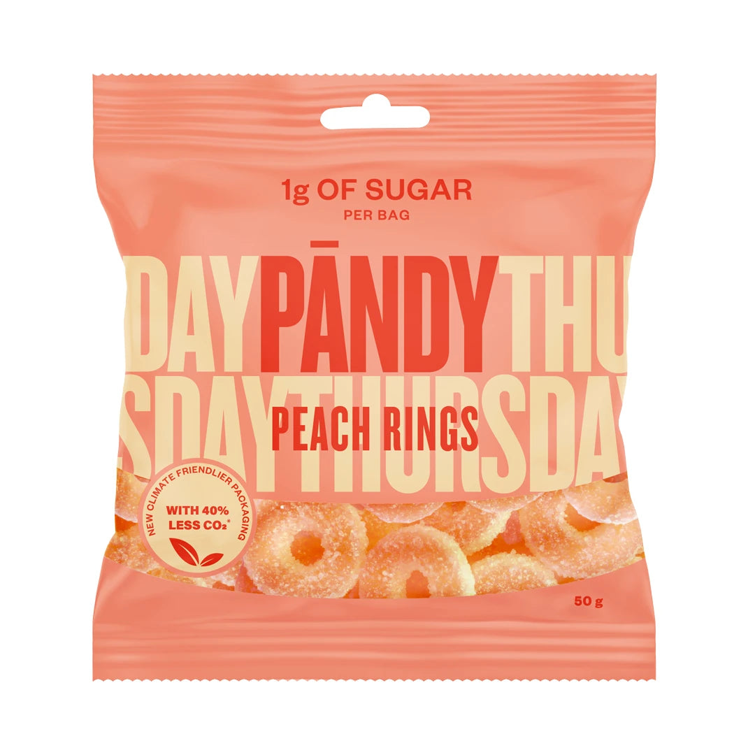 Pändy Candy Peach Rings 50 g persikanvärisessä pussissa, joka on täynnä sokerittomia hyytelö- ja vaahtorenkaita.