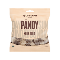 Pändy Candy Sour Cola 50 g kirpeitä colanappeja vaaleassa pussissa, jossa on ruskea teksti ja läpinäkyvä ikkuna.