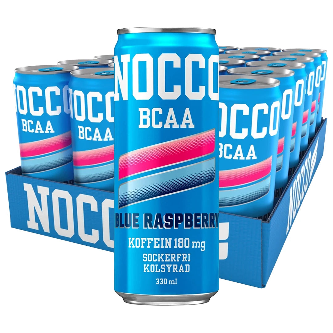 24 x NOCCO BCAA 330 ml Blue Raspberry sinisessä laatikossa vaaleansinisillä tölkeillä ja pinkeillä yksityiskohdilla.