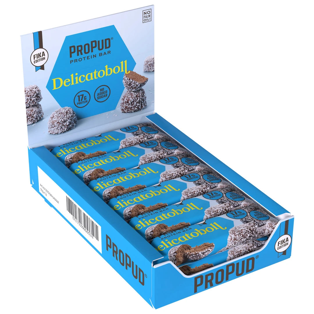 12 x NJIE ProPud Proteinbar 55 g Delicatoboll vaaleansinisessä ja valkoisessa esittelylaatikossa.