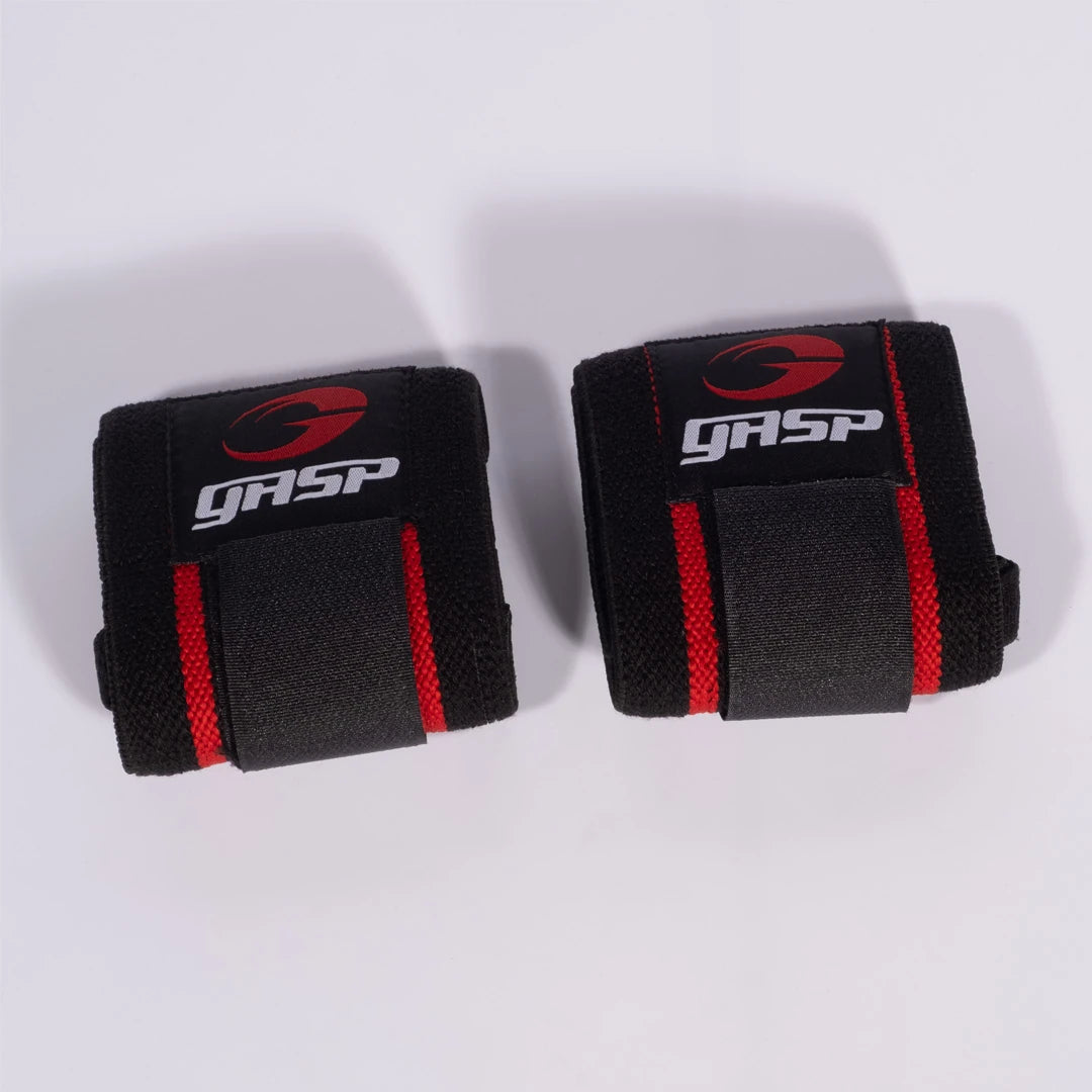 Mustat GASP Hardcore Wrist Wraps Black/Red -rannesiteet punaisilla raidoilla ja logolla raskaisiin nostoihin.