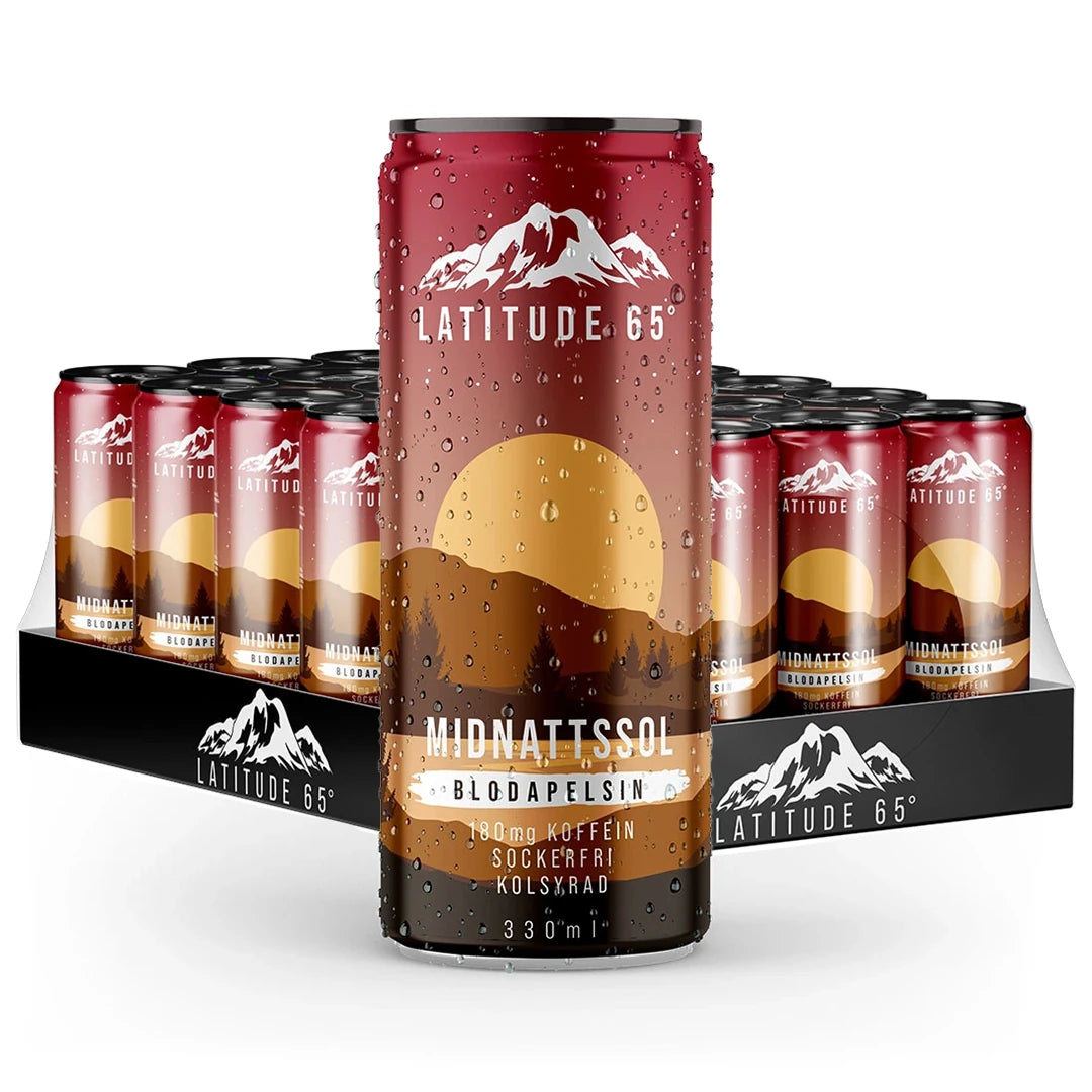 24 x Latitude 65 330 ml Midnattssol - Blodapelsin -energiajuoma mustalla alustalla punaisilla ja keltaisilla tölkeillä.
