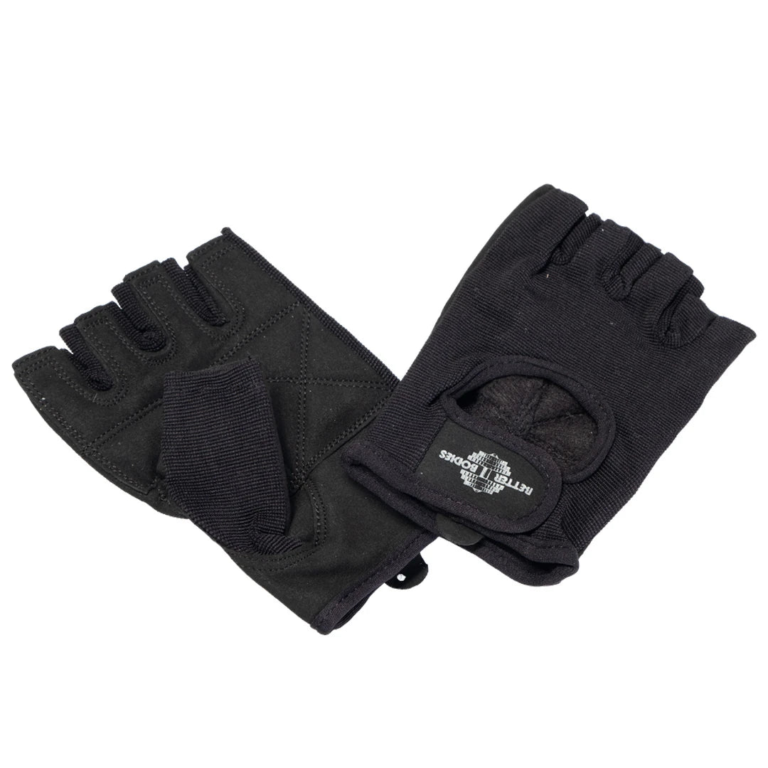 Mustat Better Bodies Basic Gym Gloves -treenihanskat puolikkailla sormilla ja säädettävällä tarrakiinnityksellä.