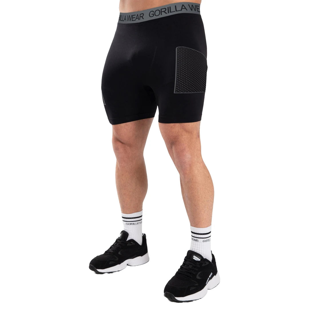 Gorilla Wear Norton Seamless Short Tights Black -mustat kompressioshortsit harmaalla vyötärönauhalla ja sivuyksityiskohdilla.