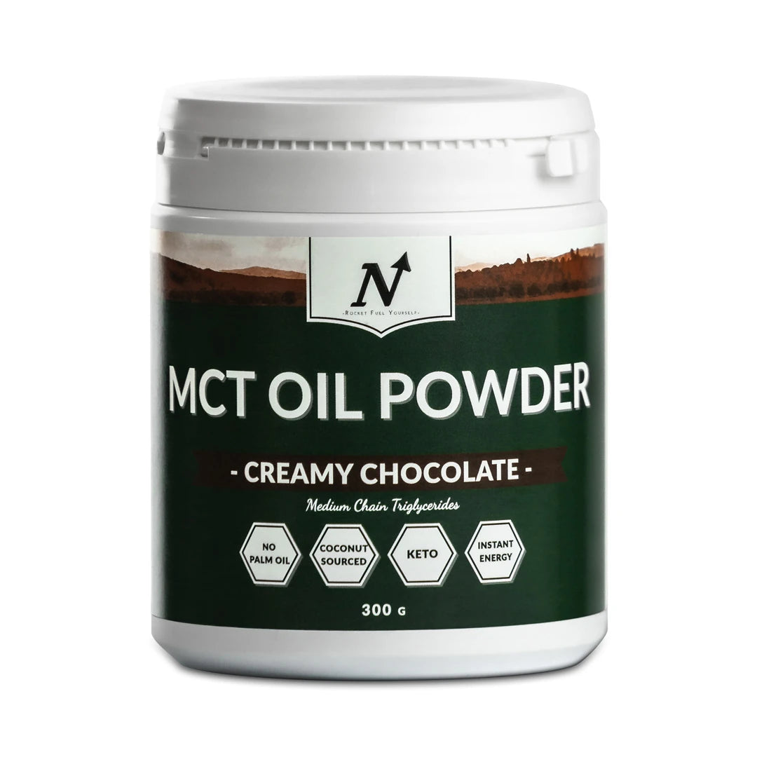 Nyttoteket MCT Oil Powder 300 g valkoisessa purkissa tummanvihreällä etiketillä, makuna Creamy Chocolate.