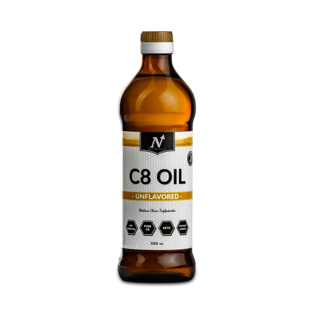 Nyttoteket C8 Oil 500 ml tummassa lasipullossa, jossa on valkoinen etiketti ja mustia yksityiskohtia.