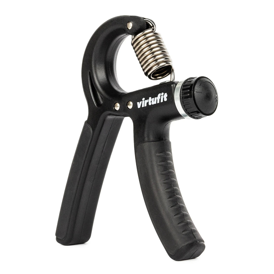 Musta säädettävä VirtuFit Adjustable Grip Strength Trainer -käsipuristin metallijousella ja uritetulla kahvalla.