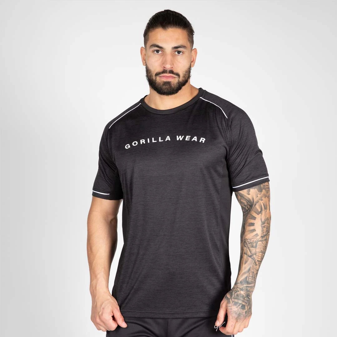 Gorilla Wear Fremont T-Shirt Black on musta tekninen treenipaita valkoisella logolla ja raidoilla., kuva 7/8