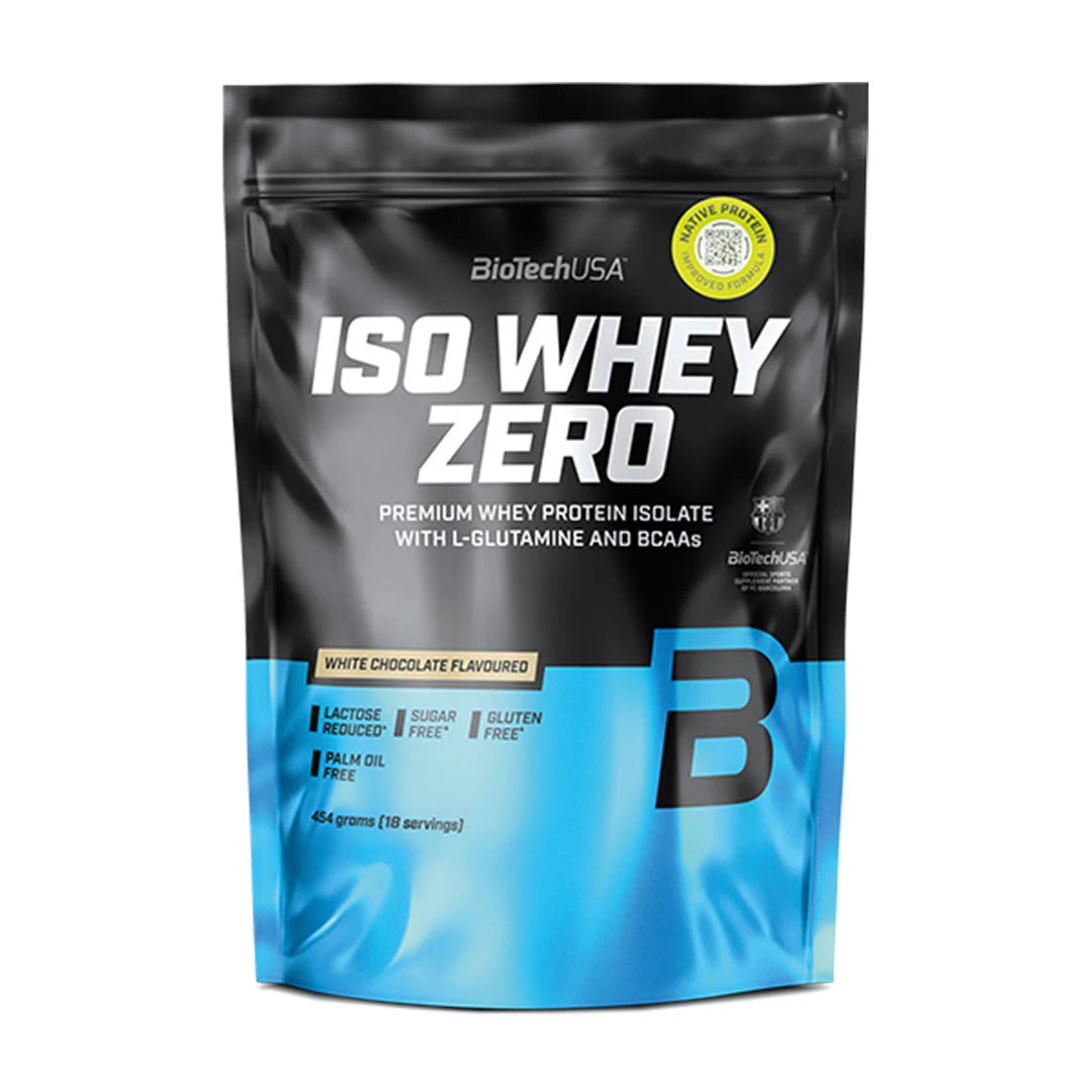 Musta-sininen pussi BioTechUSA Iso Whey Zero 454 g -proteiinijauhetta maussa White Chocolate.