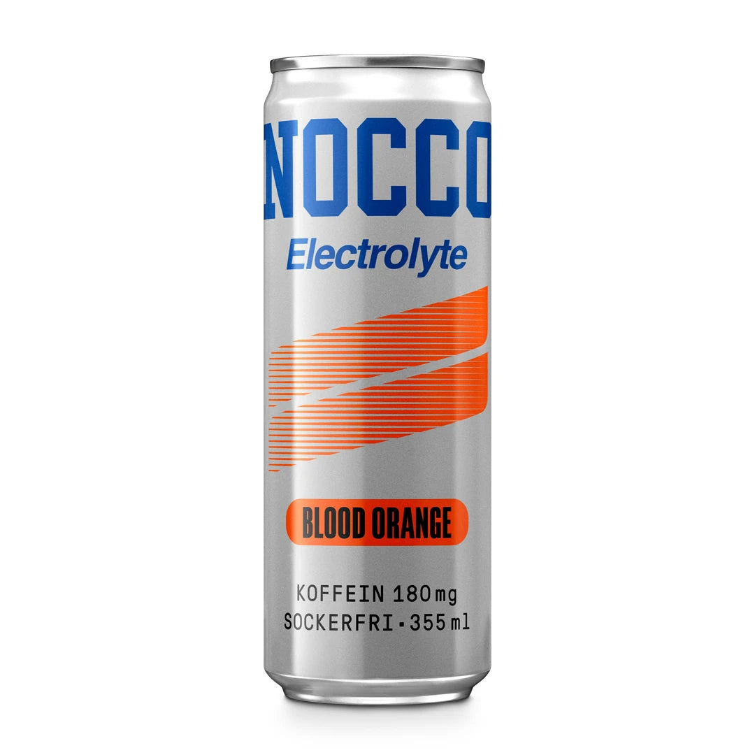 NOCCO Electrolyte 355 ml -urheilujuoma hopeisessa tölkissä oransseilla yksityiskohdilla, makuna Blood Orange.