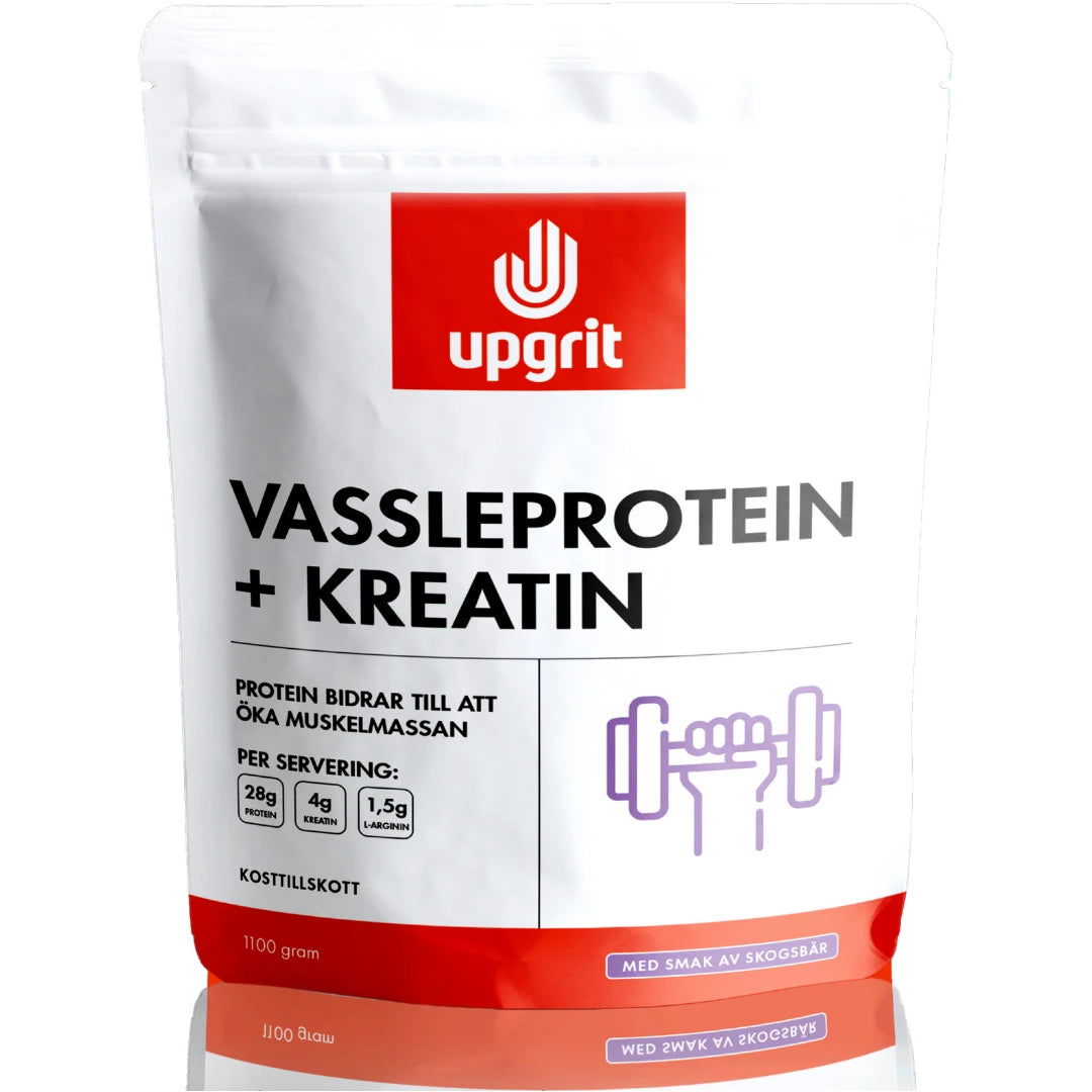 Upgrit Vassleprotein + Kreatin 1.1 kg -proteiinijauhe valkoisessa pussissa punaisilla yksityiskohdilla, makuna metsämarja.