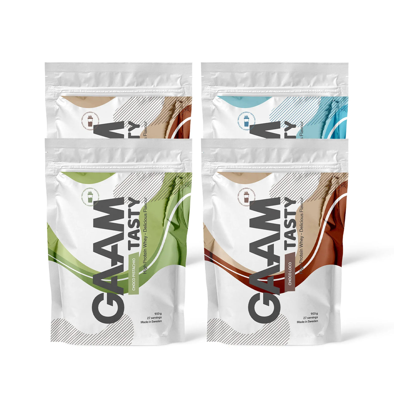 4 x GAAM Tasty Whey Proteinpulver 900 g neljässä valkoisessa pussissa, joissa on värikkäät aaltokuviot eri mauille.