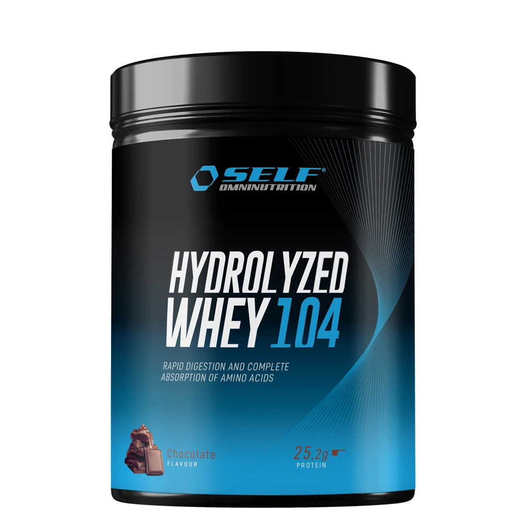 Self Omninutrition Hydrolyzed Whey 104 600 g -proteiinijauhe mustassa purkissa sinisellä etiketillä, makuna suklaa.