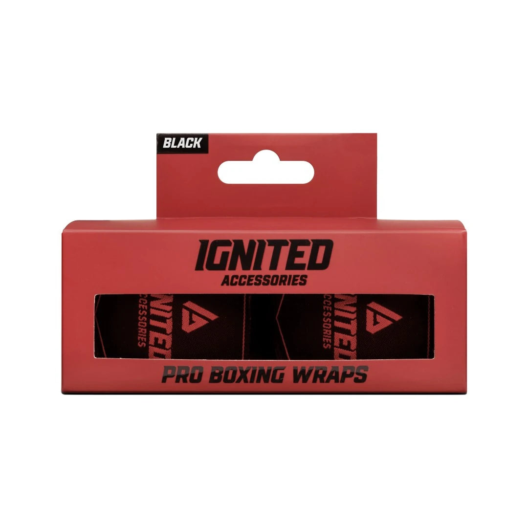 Ignited Boxing Hand Wraps Black 4.5 punaisessa laatikossa, jossa on mustat yksityiskohdat ja logo.