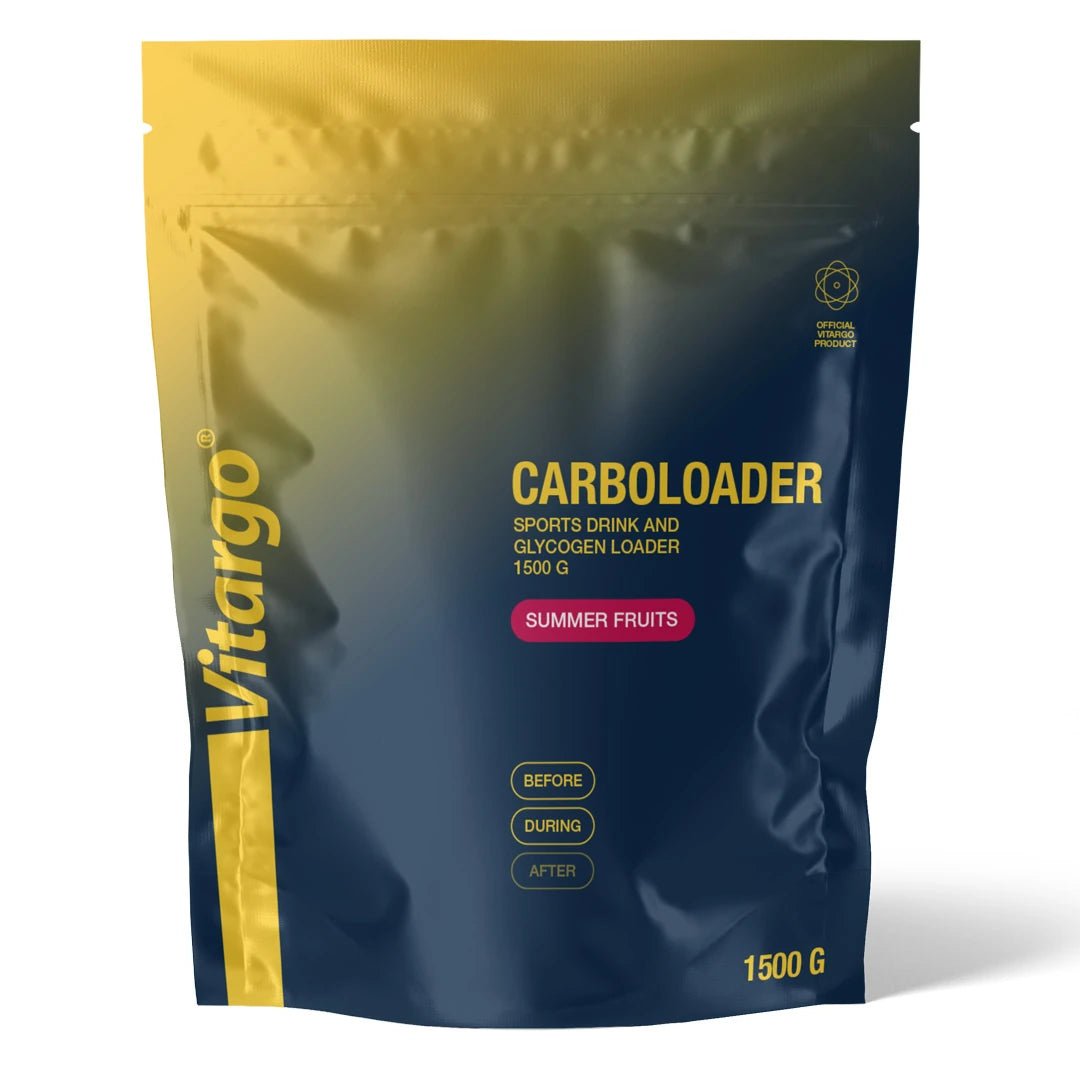 Vitargo Carboloader 1.5 kg -urheilujuomajauhe tummansinisessä ja keltaisessa pussissa, makuna Summer Fruits.