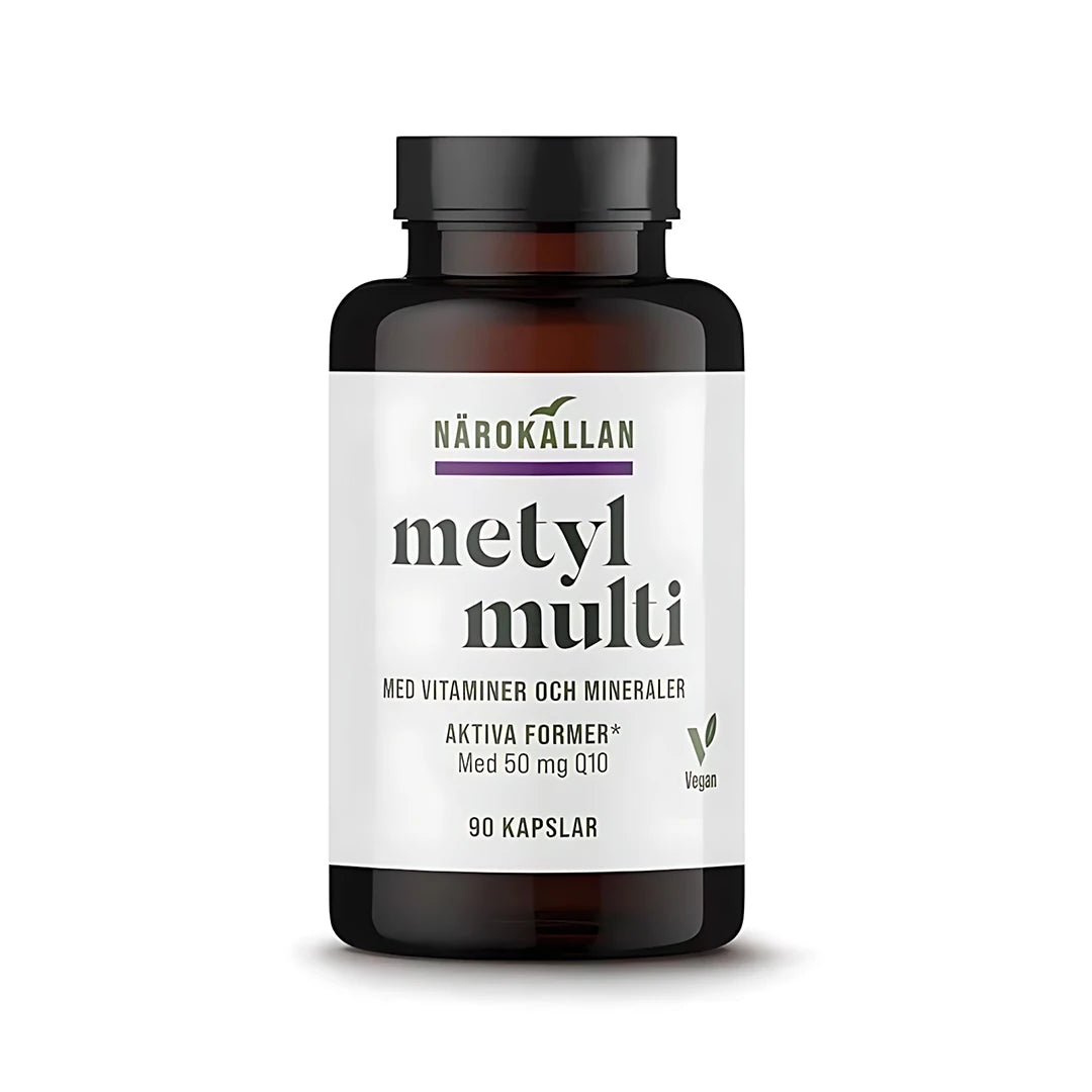 Tummanruskea purkki Närokällan Metyl Multivitamin 90 caps -vitamiineja, jossa on valkoinen etiketti ja musta kansi.