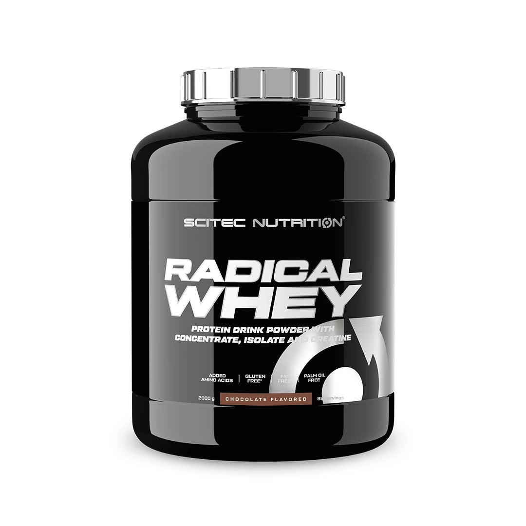 Scitec Nutrition Radical Whey 2 kg -proteiinijauhe mustassa purkissa hopeisilla yksityiskohdilla, makuna Chocolate.