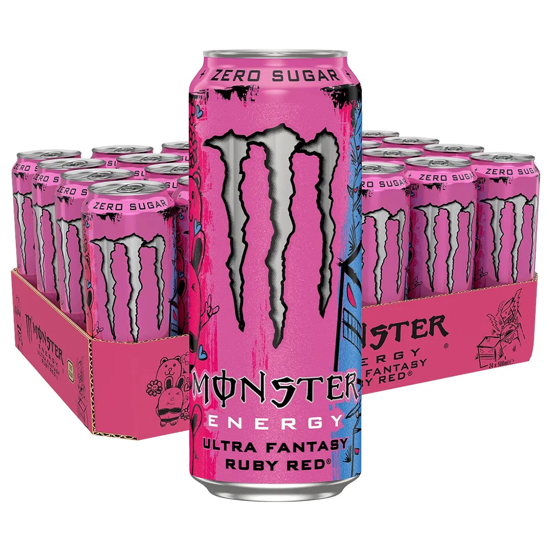 24 x Monster Energy 500 ml Ruby Red vaaleanpunaisessa laatikossa, jossa on pinkkejä ja hopeisia tölkkejä.