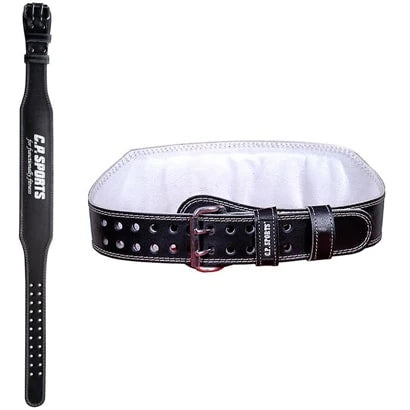 Musta nahkainen C.P. Sports Lifting Belt Black -treenivyö, jossa on pehmustettu sisäosa ja kaksipiikkinen solki.