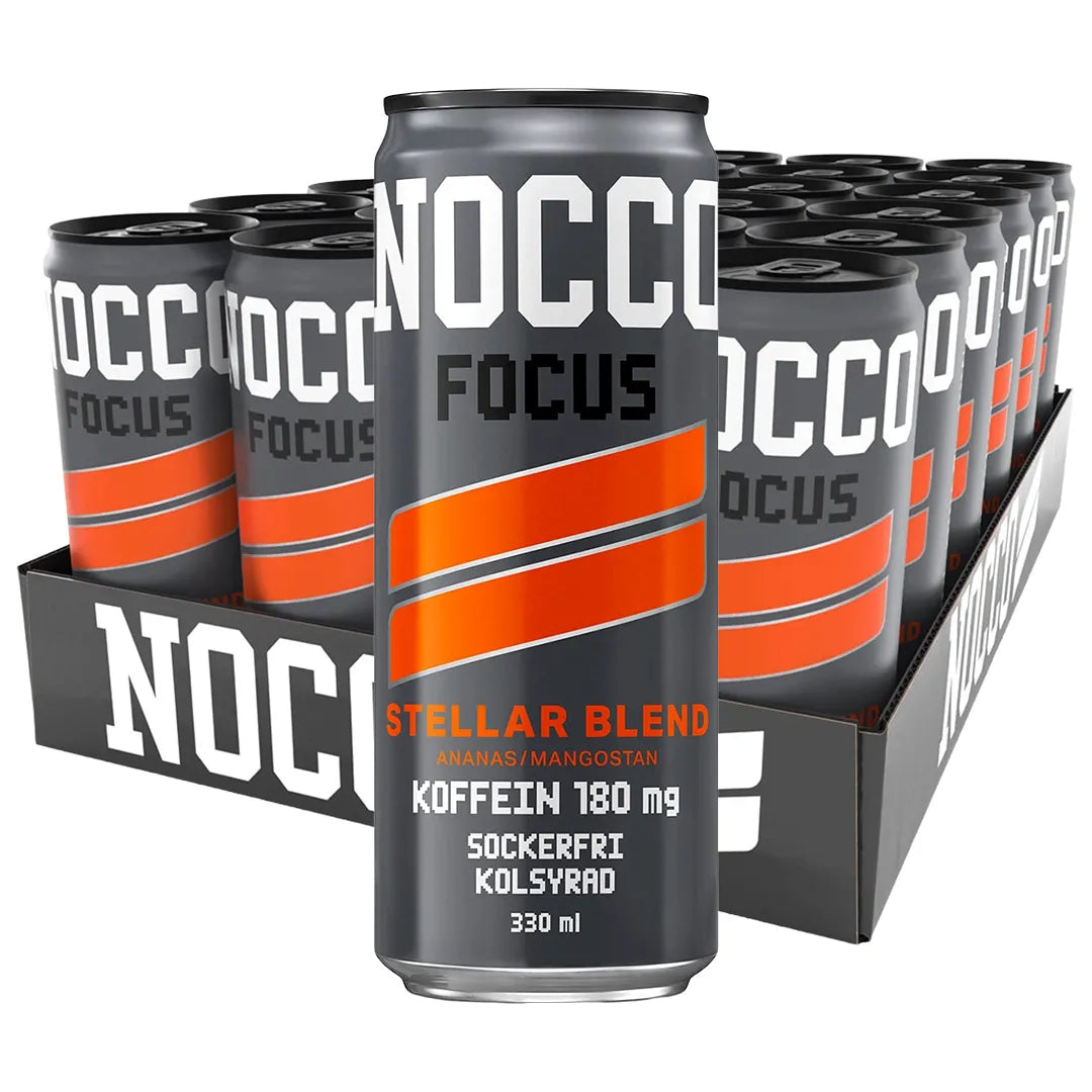 24 x NOCCO FOCUS 330 ml Stellar Blend -energiajuomaa mustassa laatikossa mustilla ja oransseilla tölkeillä.
