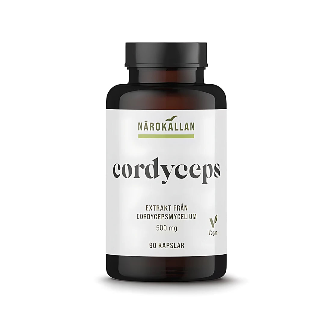 Närokällan Cordyceps 90 caps -vegaaninen terveystuote tummassa purkissa valkoisella etiketillä.