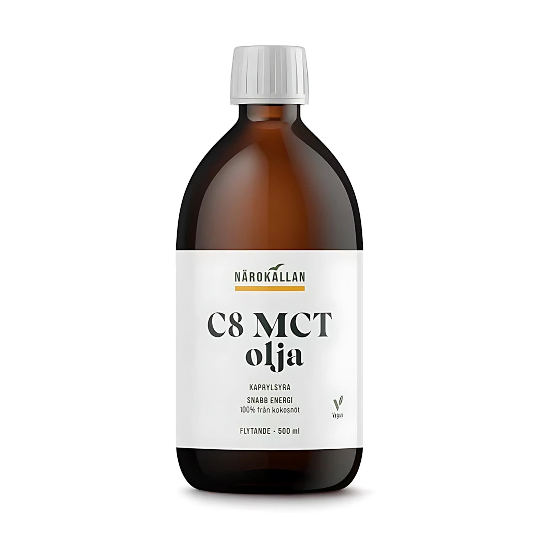 Närokällan C8 MCT Olja 500 ml tummassa lasipullossa valkoisella etiketillä, jossa lukee nopea energia ja kapryylihappo.