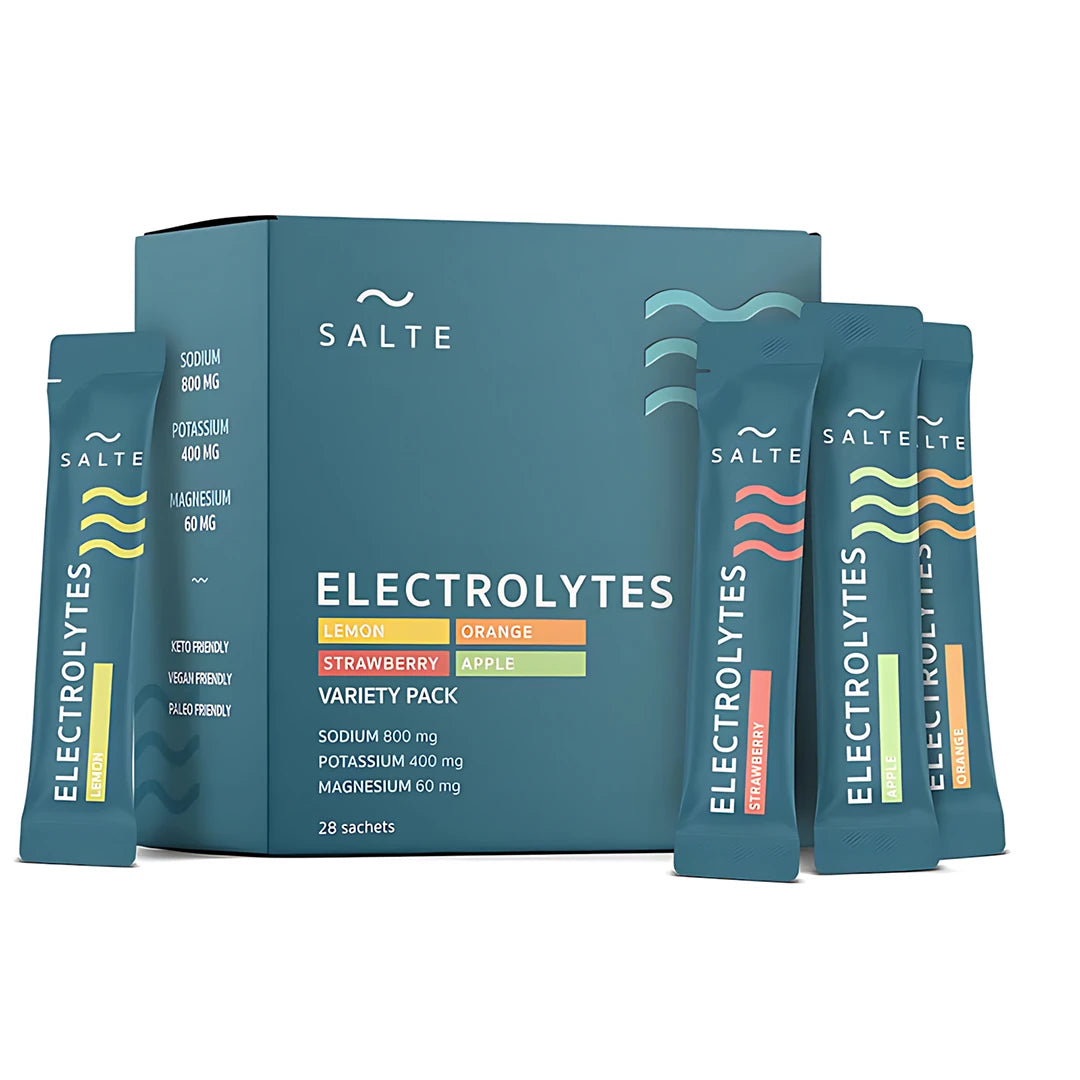 Siniharmaa Salte Elektrolyter Variety 28-pack -pakkaus ja neljä eri makuista annospussia.