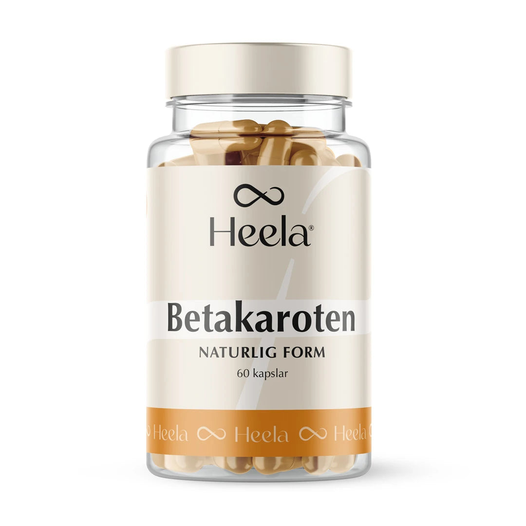Heela Betakaroten 25 mg 60 caps läpinäkyvässä purkissa beigellä etiketillä, täynnä kullanvärisiä kapseleita.