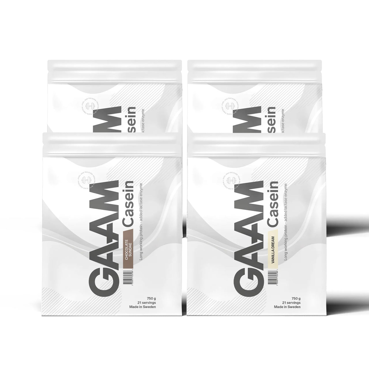 4 x GAAM Casein Kaseinprotein 750 g neljässä valkoisessa pussissa, joissa on harmaita yksityiskohtia eri makuvaihtoehdoille.